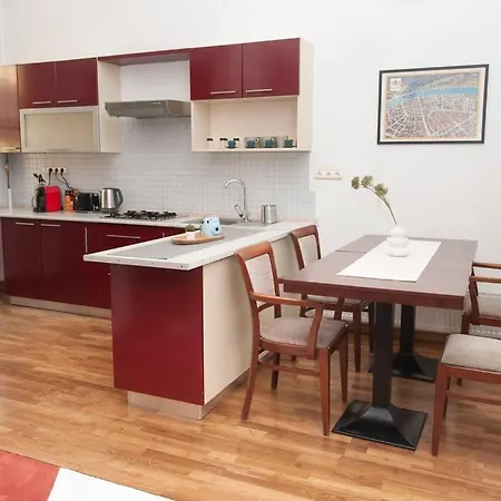 Central Nest Synagogue Apartment *